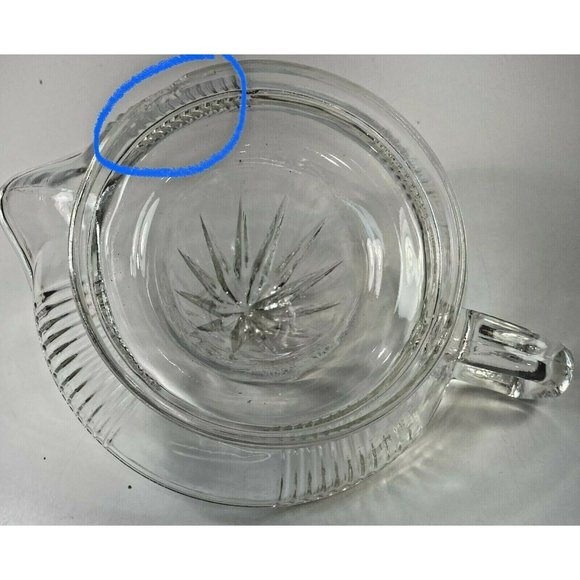 Vintage Clear Glass Hand Juicer Reamer Lip Handle Rib Design Citrus Lemon Lime - Picture 7 of 8